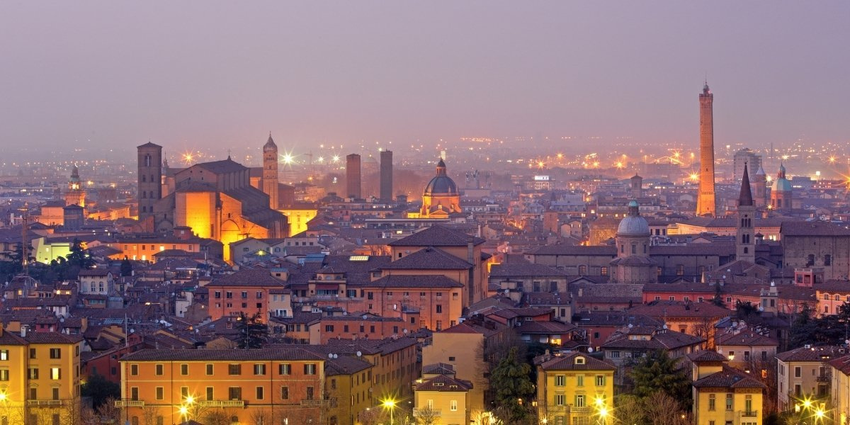 Luxury sedan transfer from Bologna airport to city