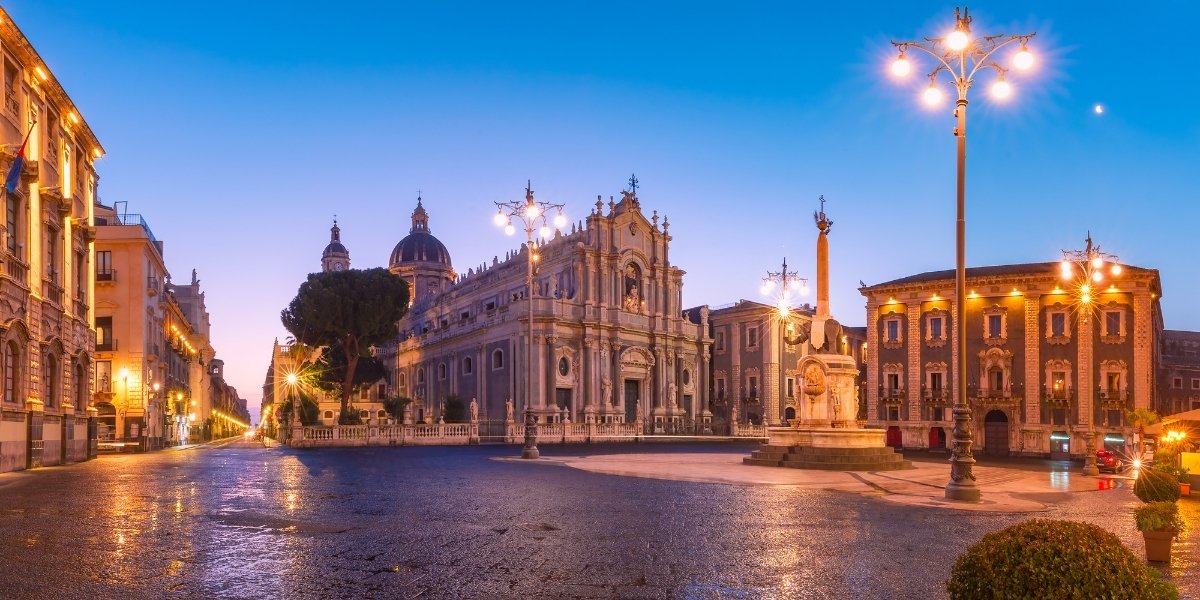 Flughafentransfers Catania: reibungslose Reisen mit erstklassigen Chauffeuren zu Ihren Diensten